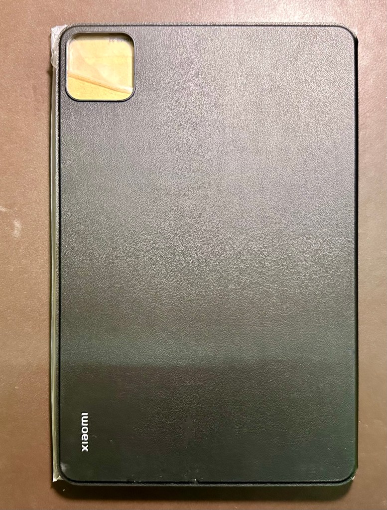 Rear view of Xiaomi Pad 6 cover out of the box